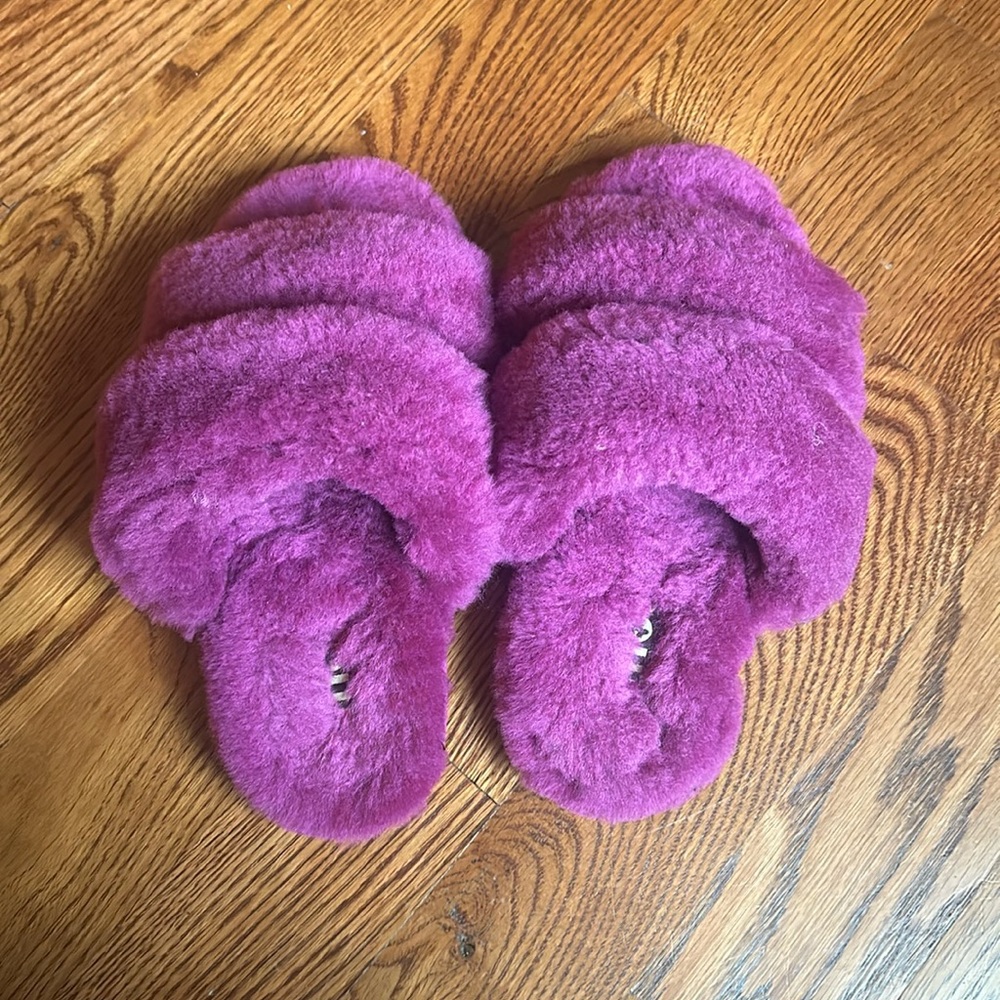 MOU slippers